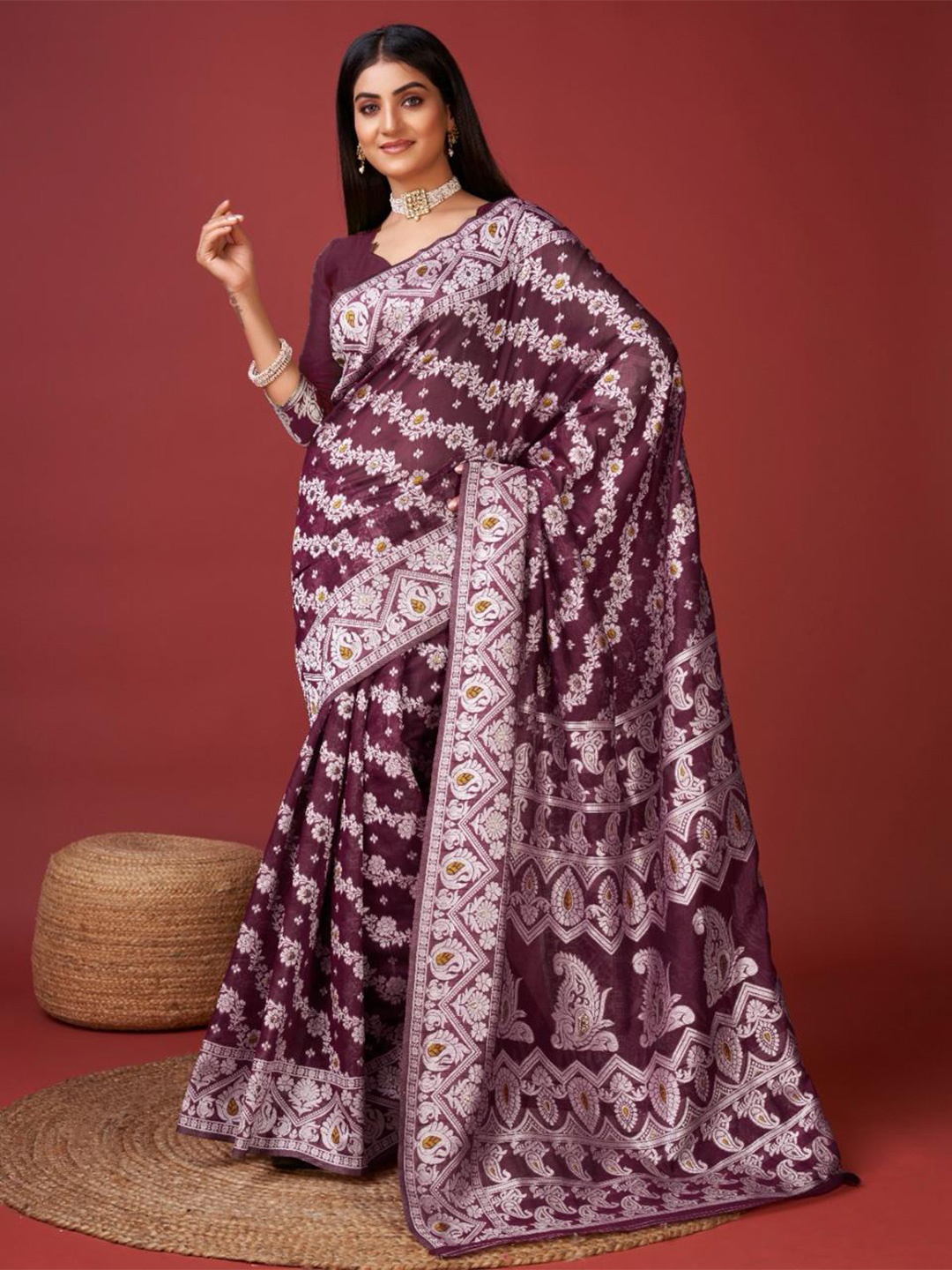 

nirja Fab Floral Woven Design Zari Silk Cotton Banarasi Saree, Magenta