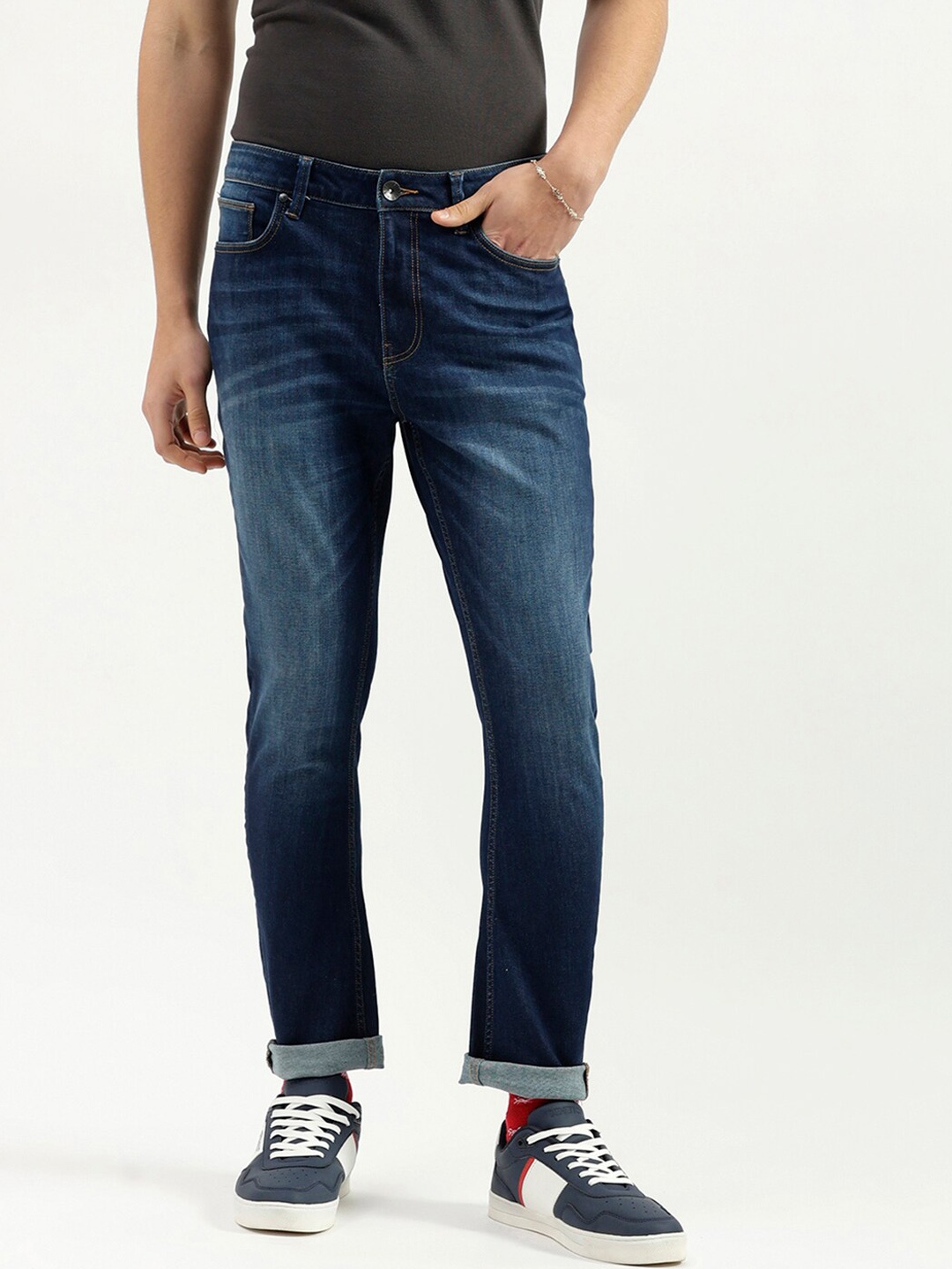 United Colors of Benetton Men Mid-Rise Carrot Fit Light Fade Jeans, Blue