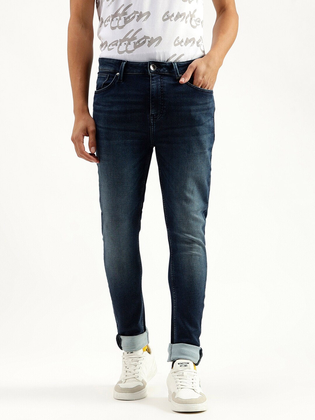 

United Colors of Benetton Men Carrot Fit Clean Look Light Fade Jeans, Blue