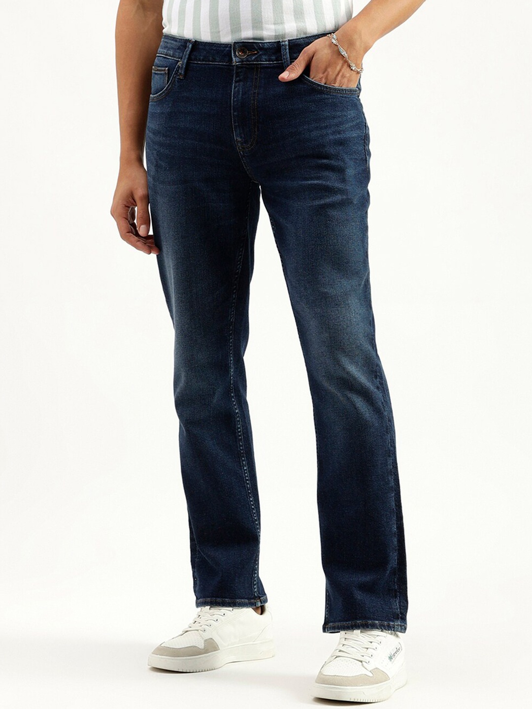 

United Colors of Benetton Men Bootcut Clean Look Light Fade Jeans, Blue