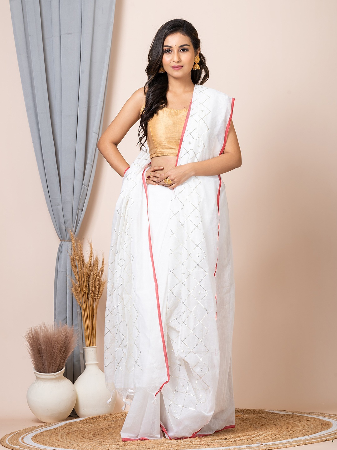 

Laa Calcutta Embellished Sequinned Saree, White