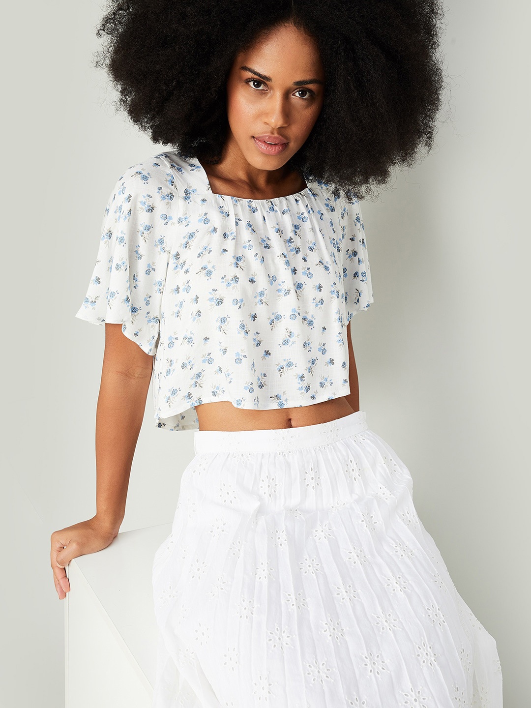 

Ginger by Lifestyle Floral Printed Square Neck Flared Sleeves Crop Top, Green