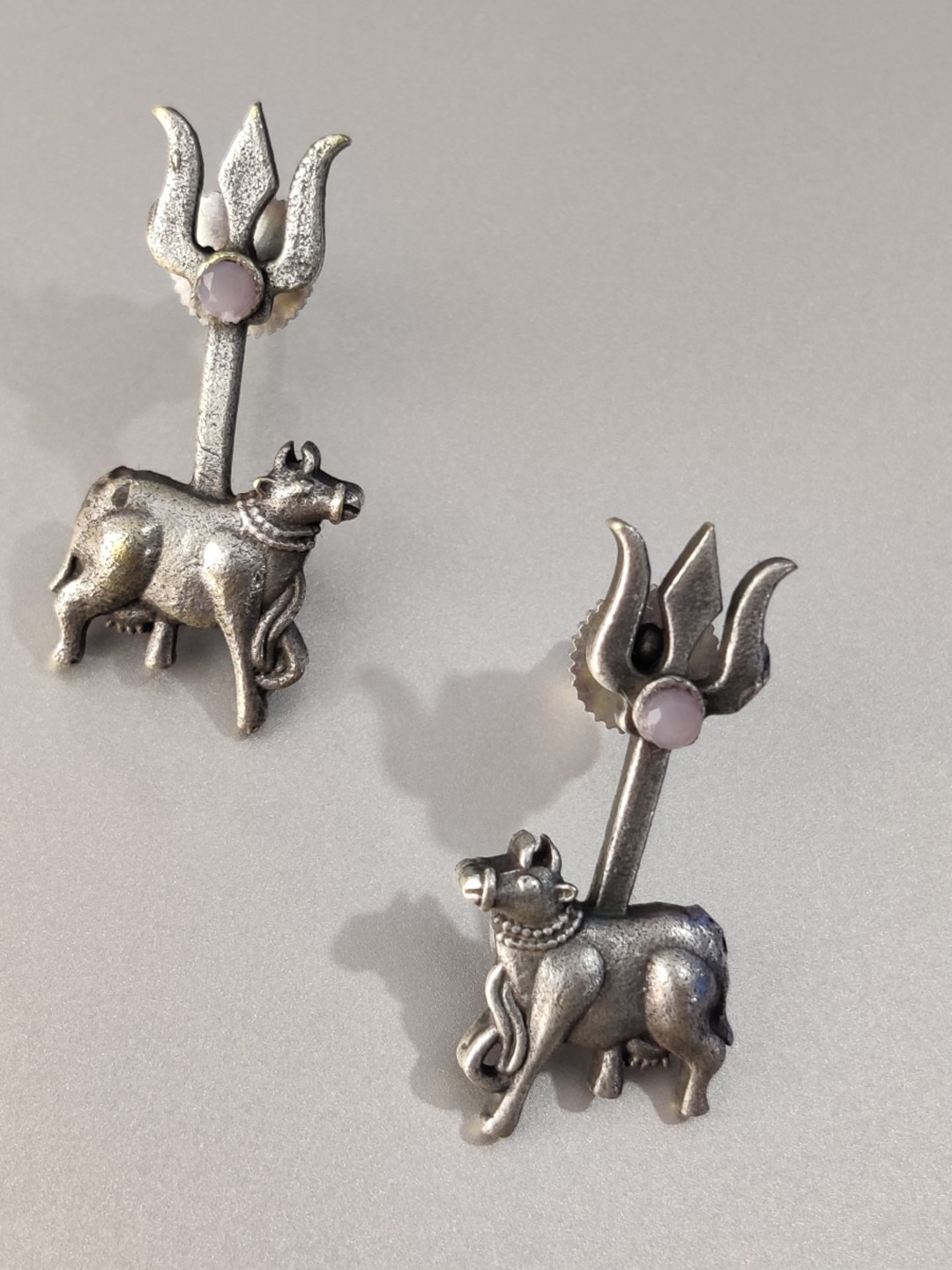 

EL REGALO Contemporary Studs, Silver