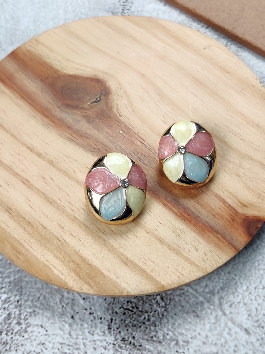 

EL REGALO Stone Studded Studs Earrings, Gold