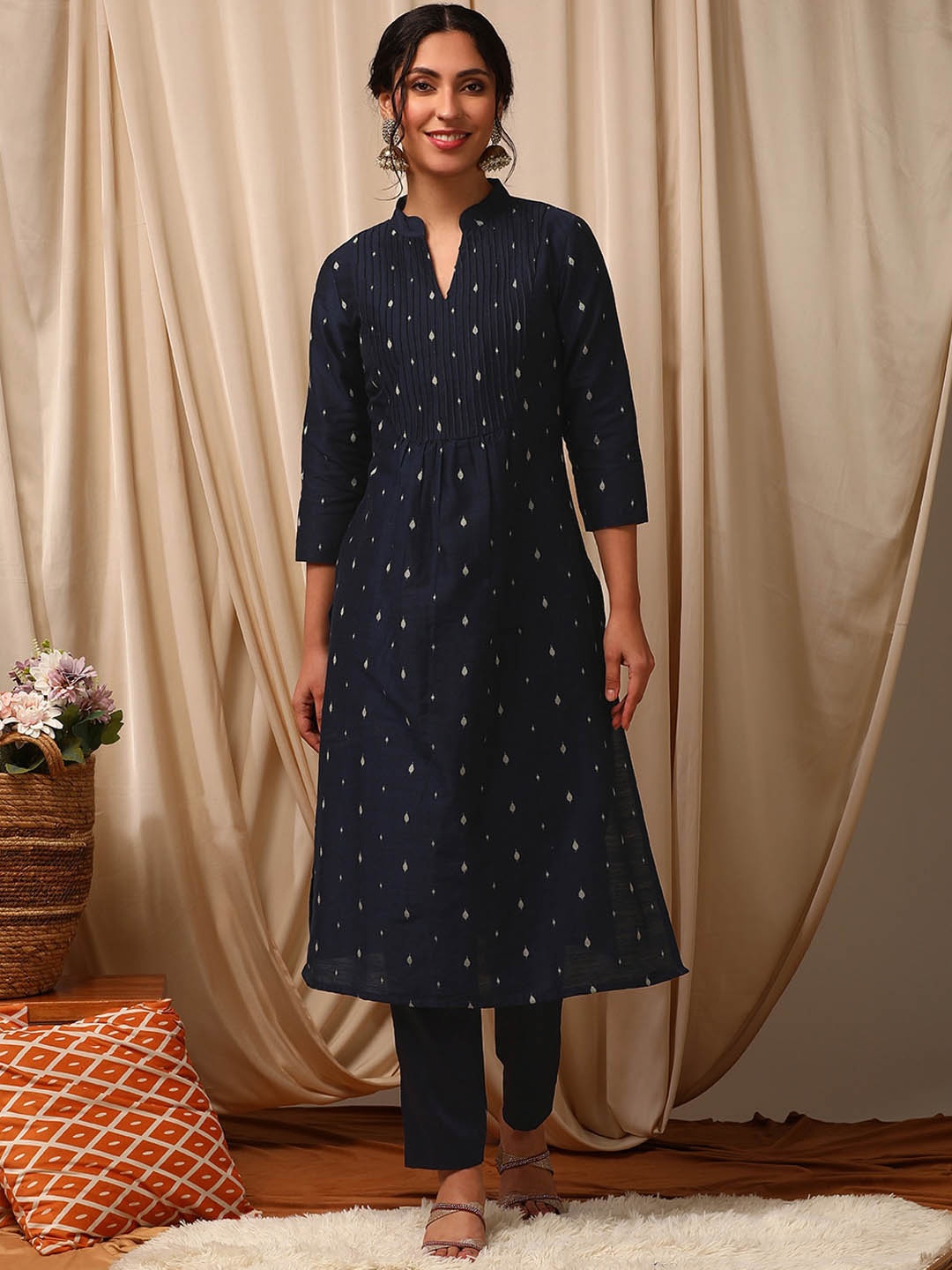 

Inddus Women Ethnic Woven Design Stright Kurta, Navy blue