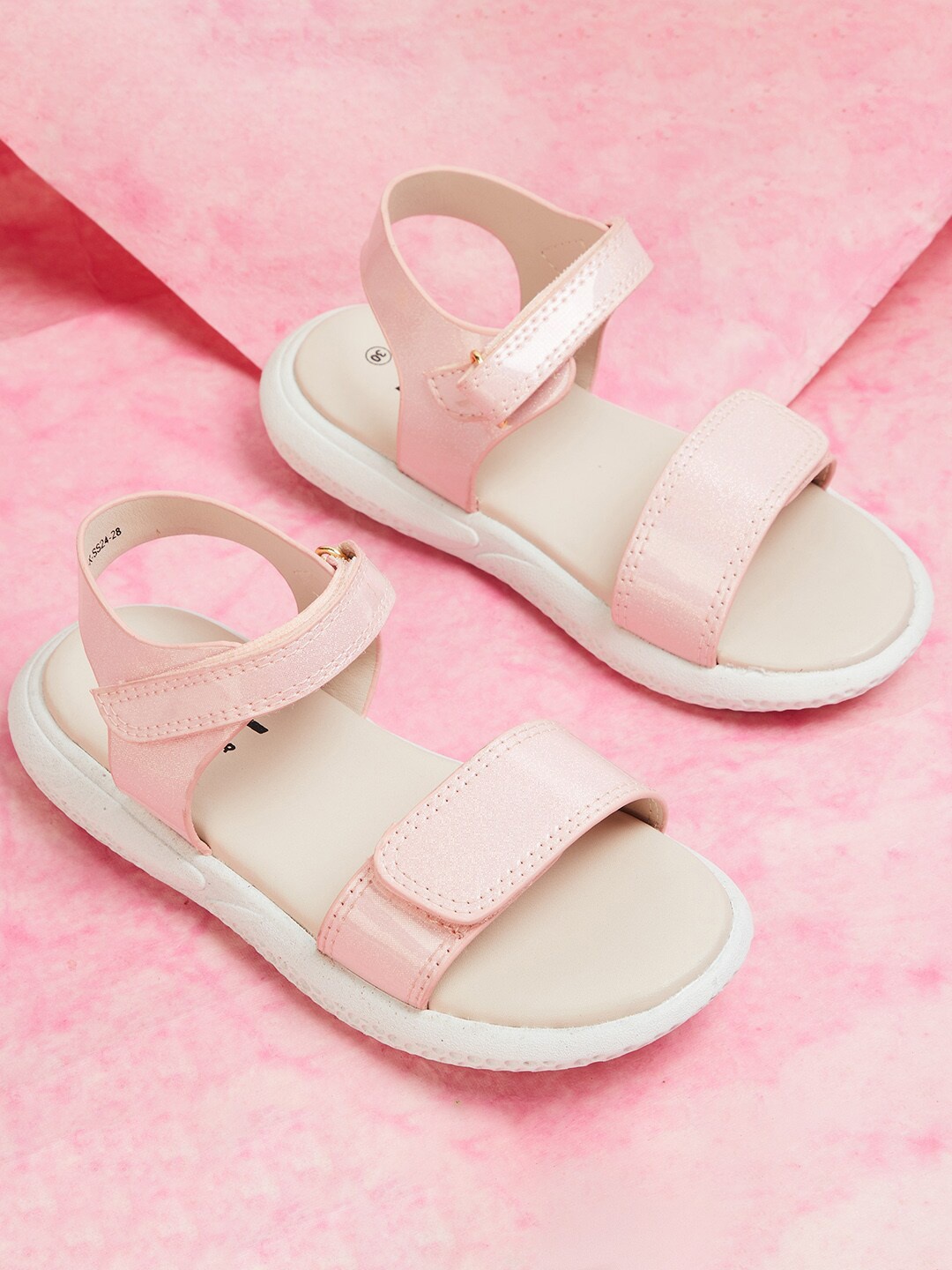 

Fame Forever by Lifestyle Girls Open Toe Flats, Pink