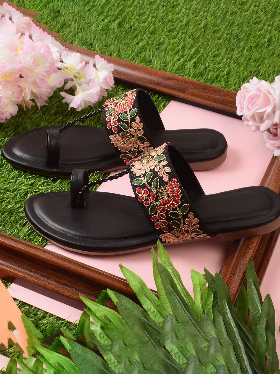 

XE Looks Embroidered One Toe Flats, Black