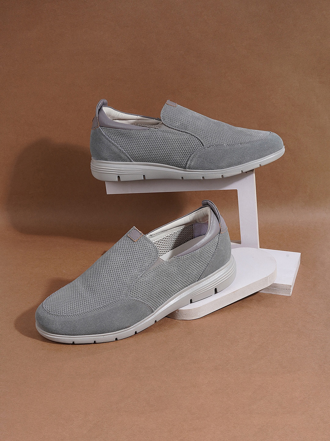 

DAVINCHI Men Round Toe Slip-On Sneakers, Grey