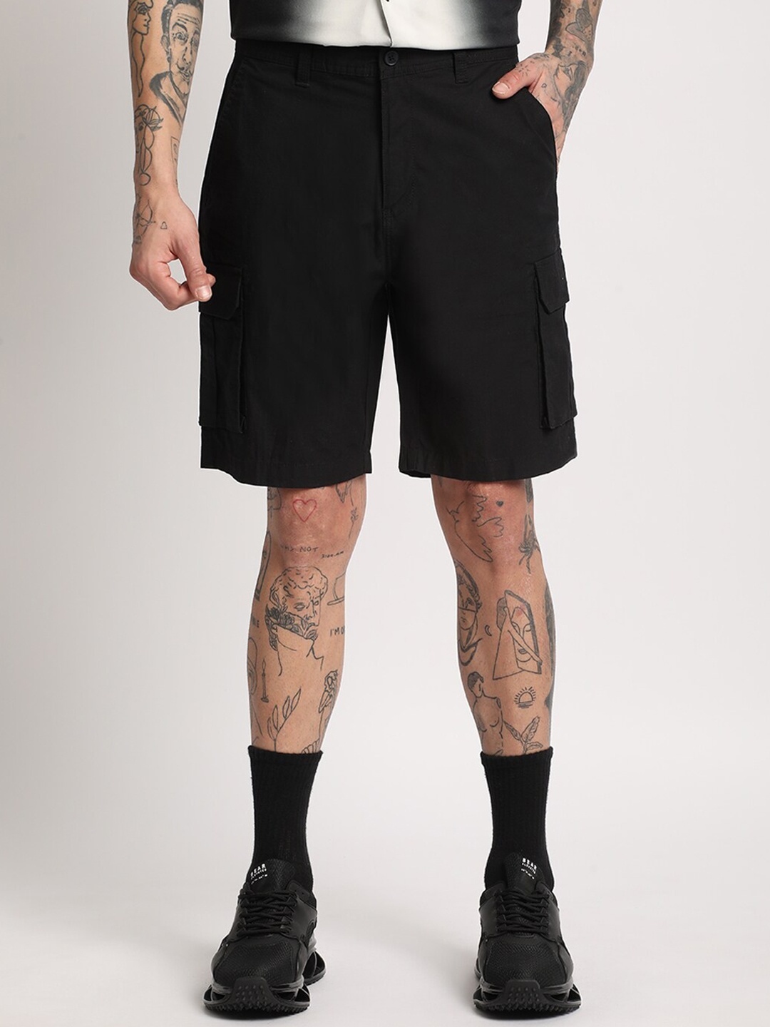 

THE BEAR HOUSE Men Mid Rise Cotton Cargo Shorts, Black