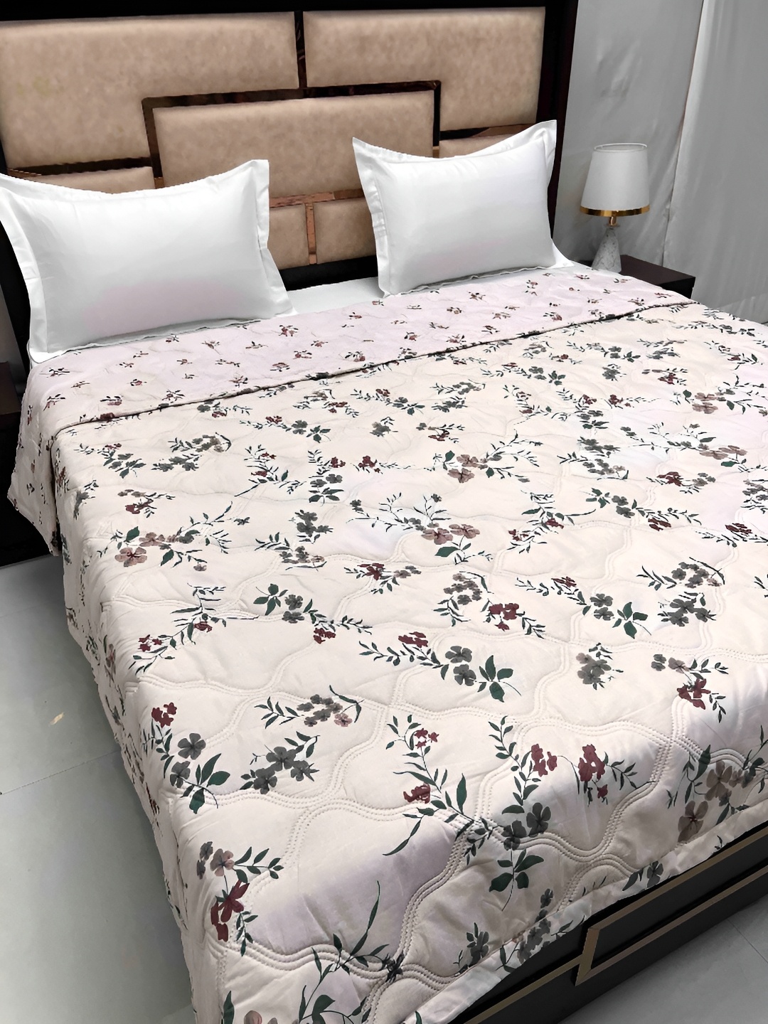 

Pure Decor Cream-Coloured & Blue Floral AC Room 233 GSM Double Bed Comforter