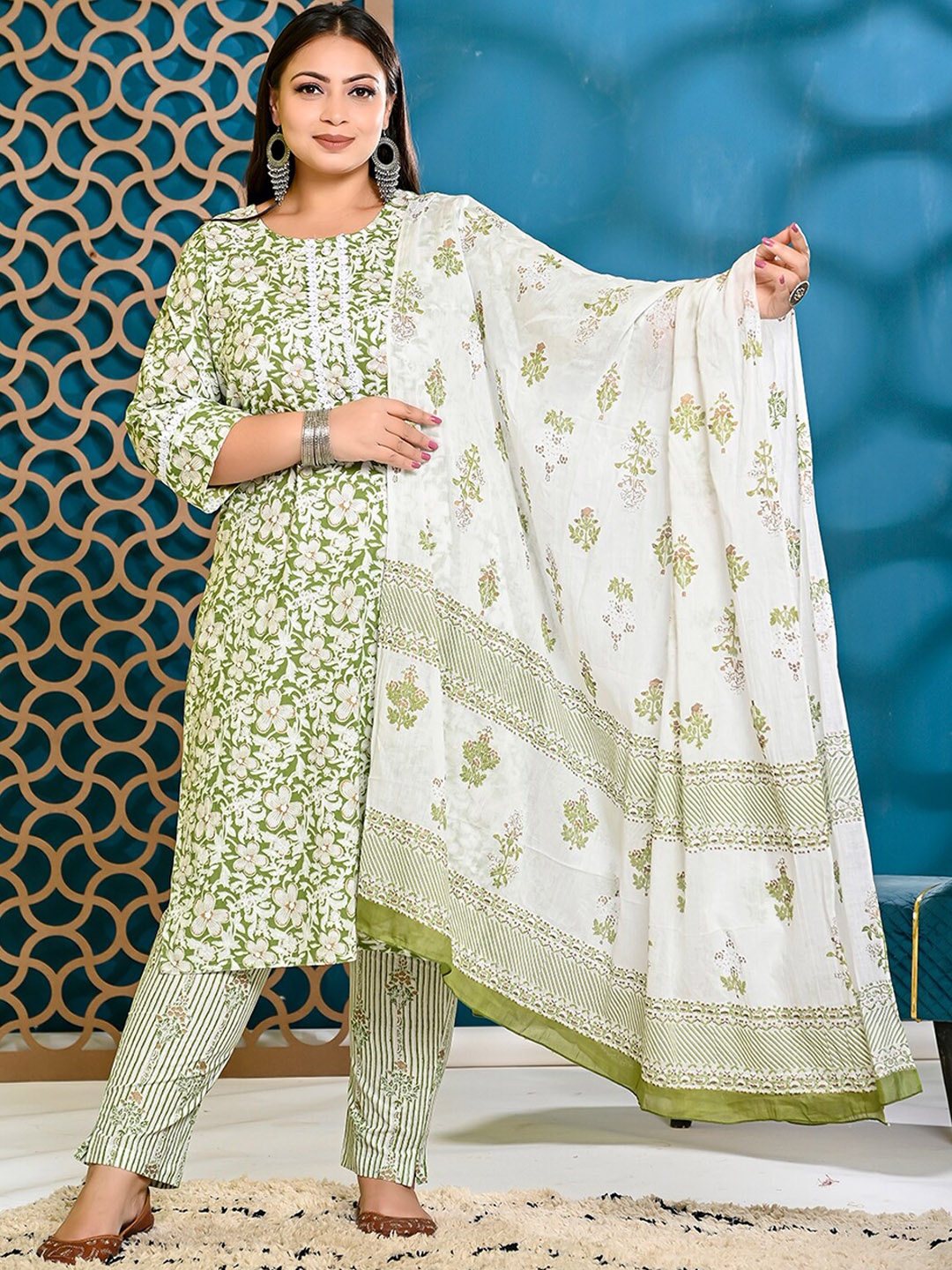 

PUMPUI Floral Printed Pure Cotton Kurta with Trousers & With Dupatta, Green