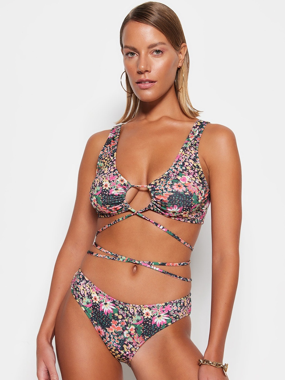 

Trendyol Floral Printed Mid-Rise Basic Briefs, Black