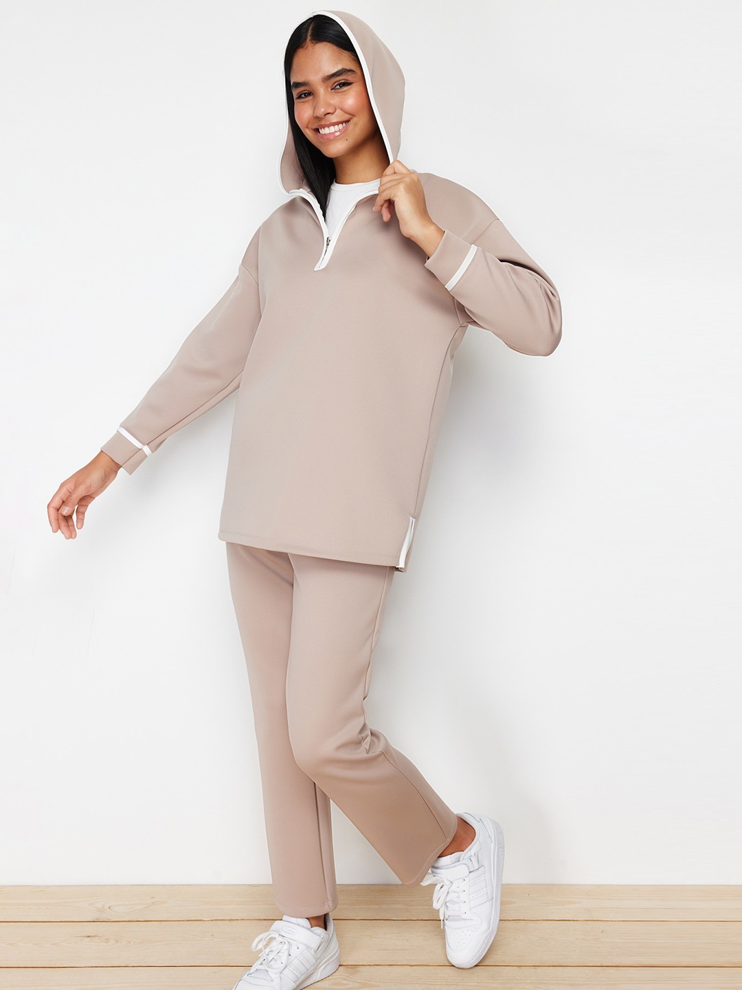 

Trendyol Sweatshirt With Trousers Co-Ords, Nude