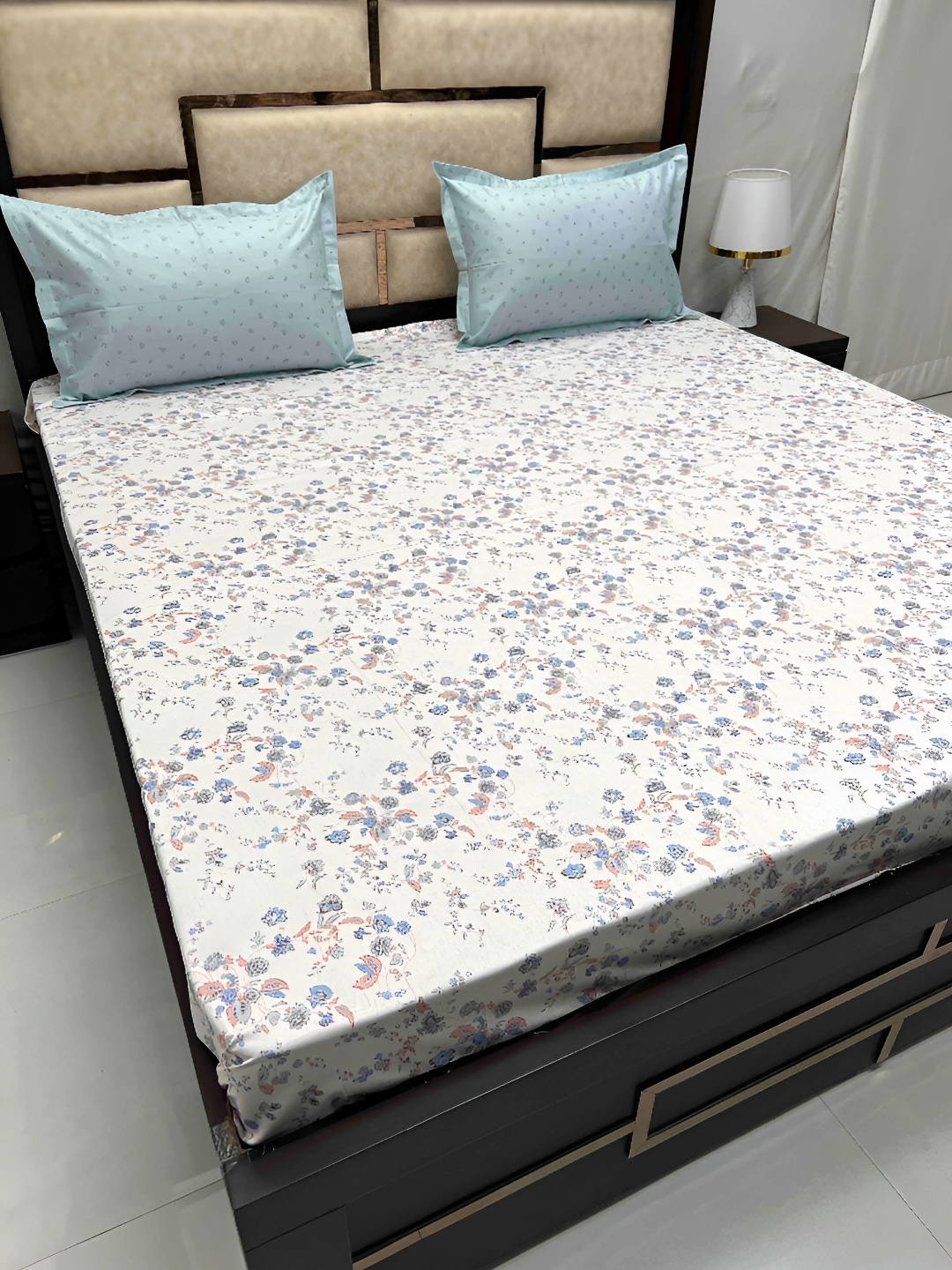 

Pure Decor Lifestyle White & Blue Floral Cotton 380 TC King Bedsheet With 2 Pillow Covers