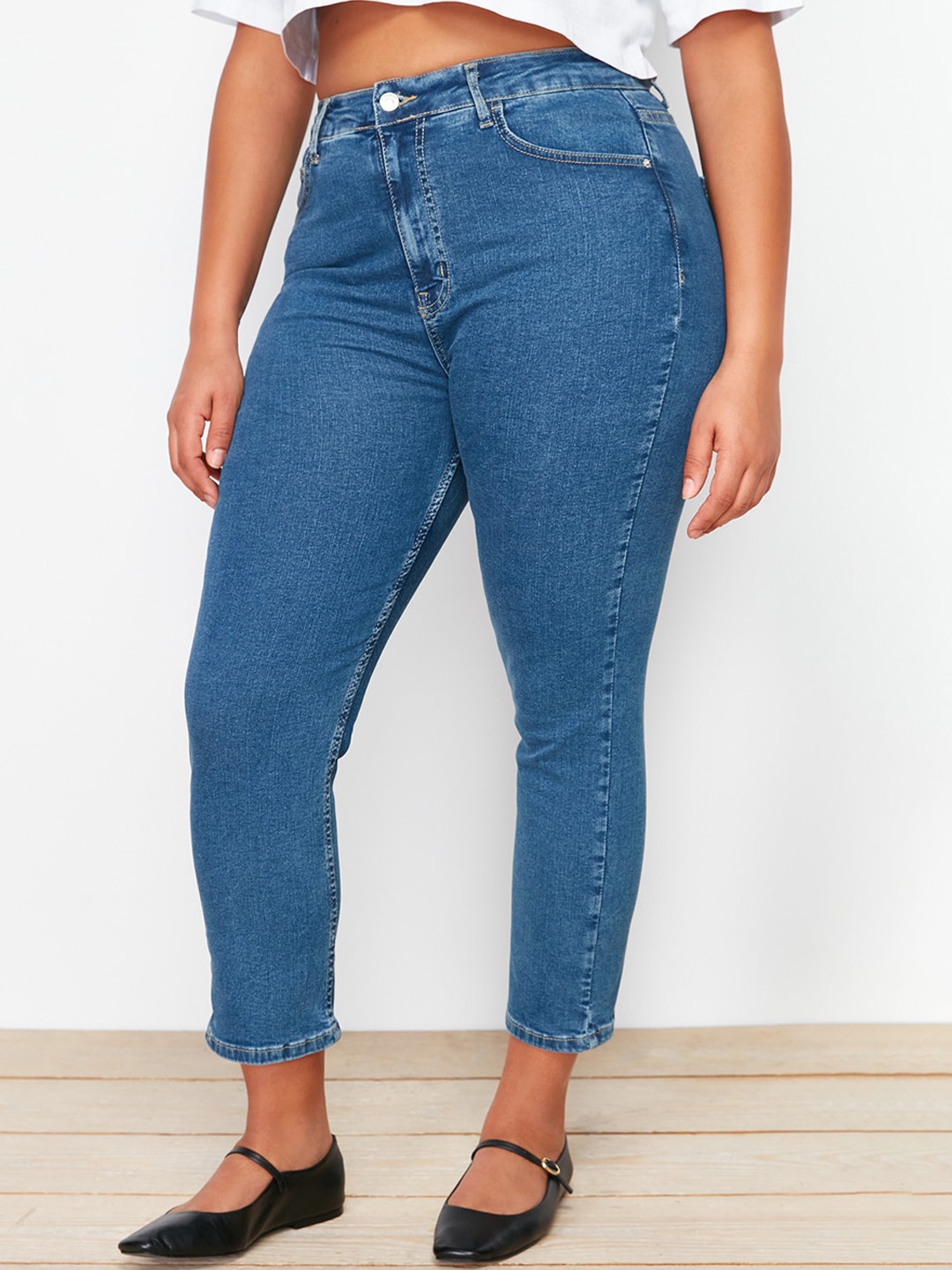 

Trendyol Plus Size Women Clean Look Pure Cotton Cropped Jeans, Blue