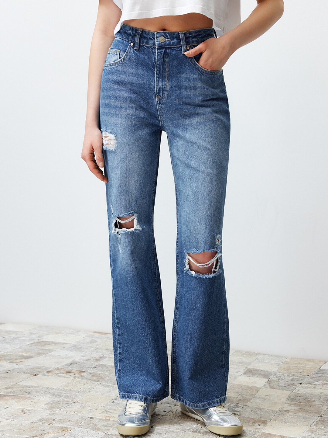 

Trendyol Women Highly Distressed Heavy Fade Pure Cotton Jeans, Blue