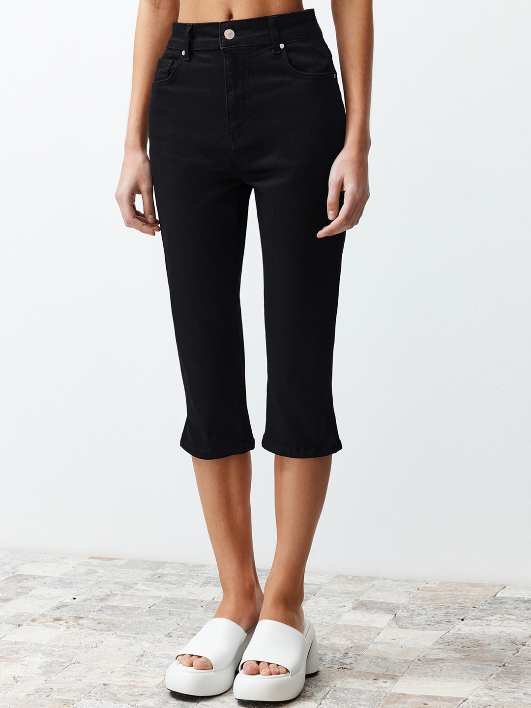 

Trendyol Women Pure Cotton Denim Capris, Black