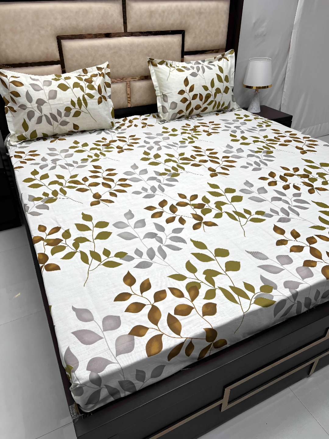 

Pure Decor White & Brown Graphic Cotton 380TC King Bedsheet with 2 Pillow Covers