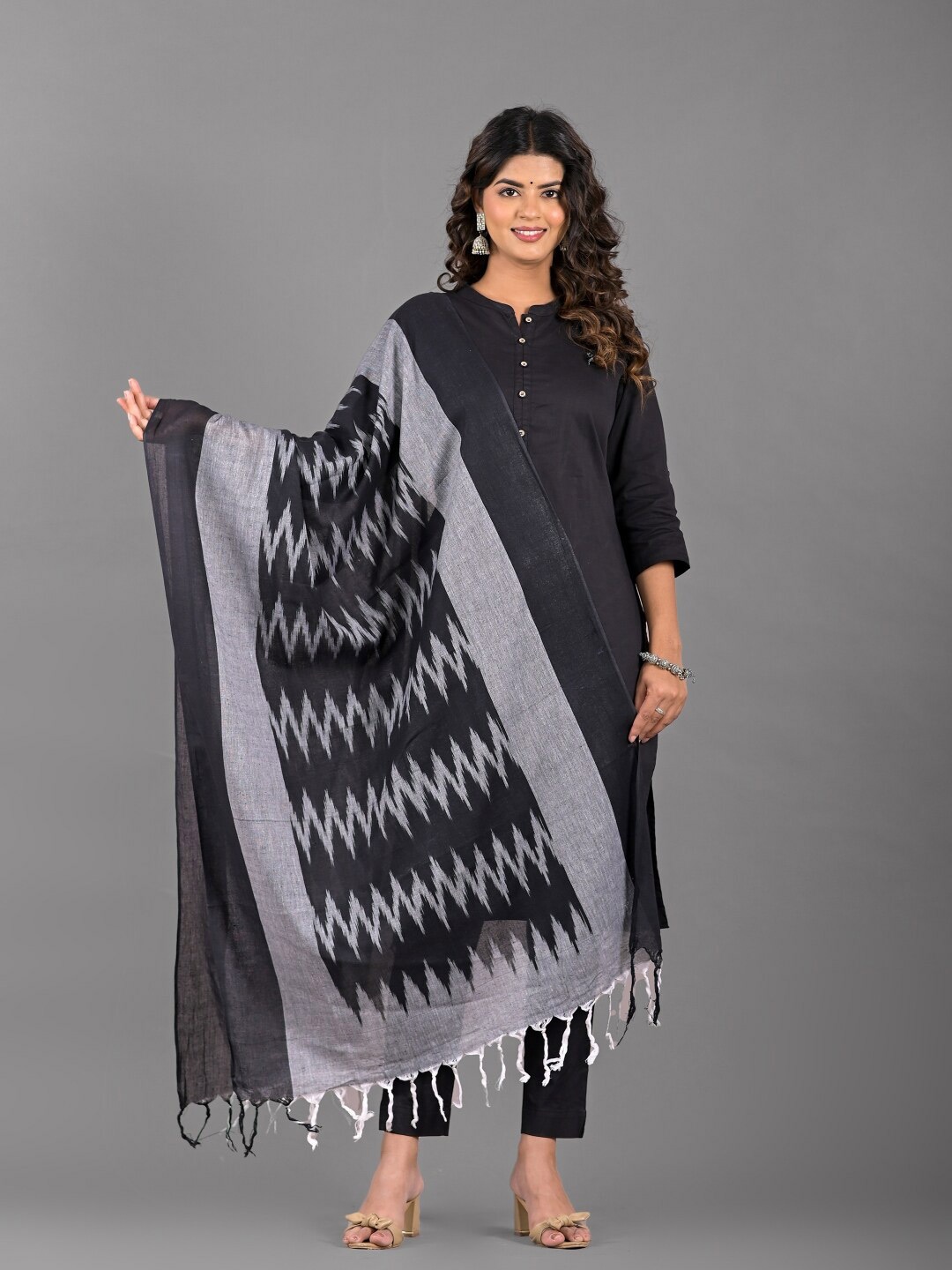 

Apratim Ethnic Motifs Printed Dupatta, Black