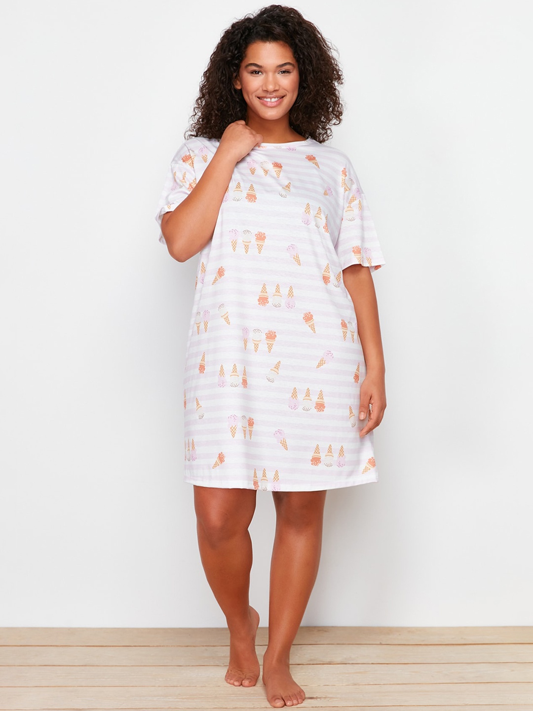 

Trendyol Conversational Printed Knee-Length T-Shirt Nightdress, White