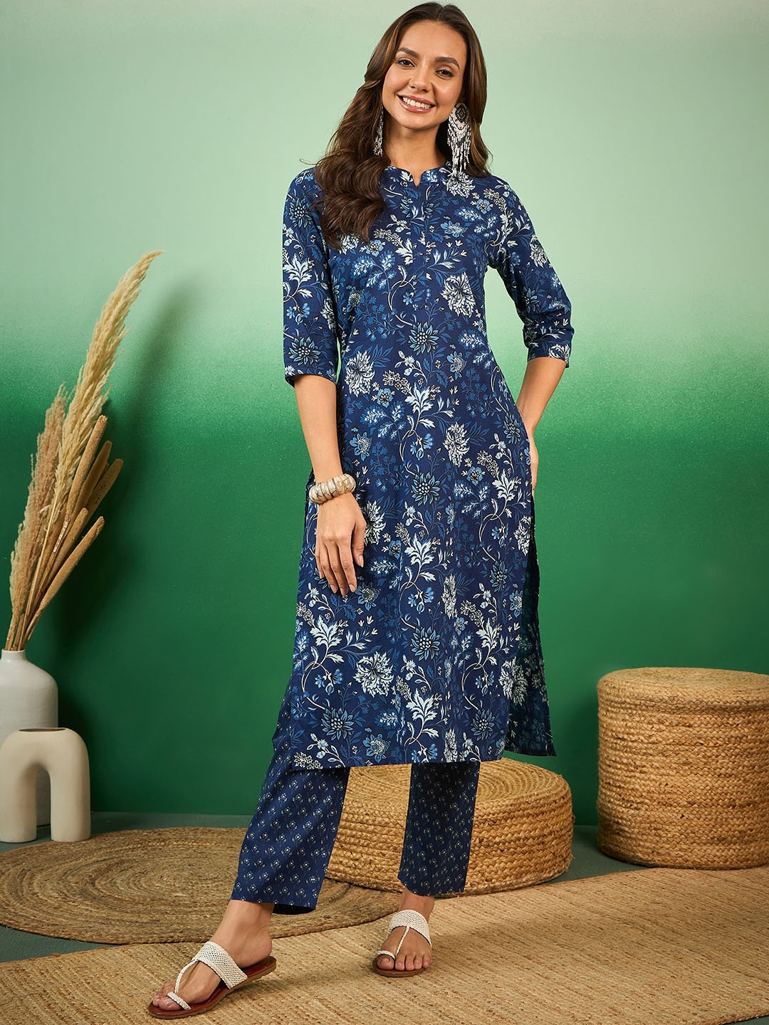 

Sangria Floral Printed Pure Cotton Mandarin Collar Kurta With Trousers, Blue