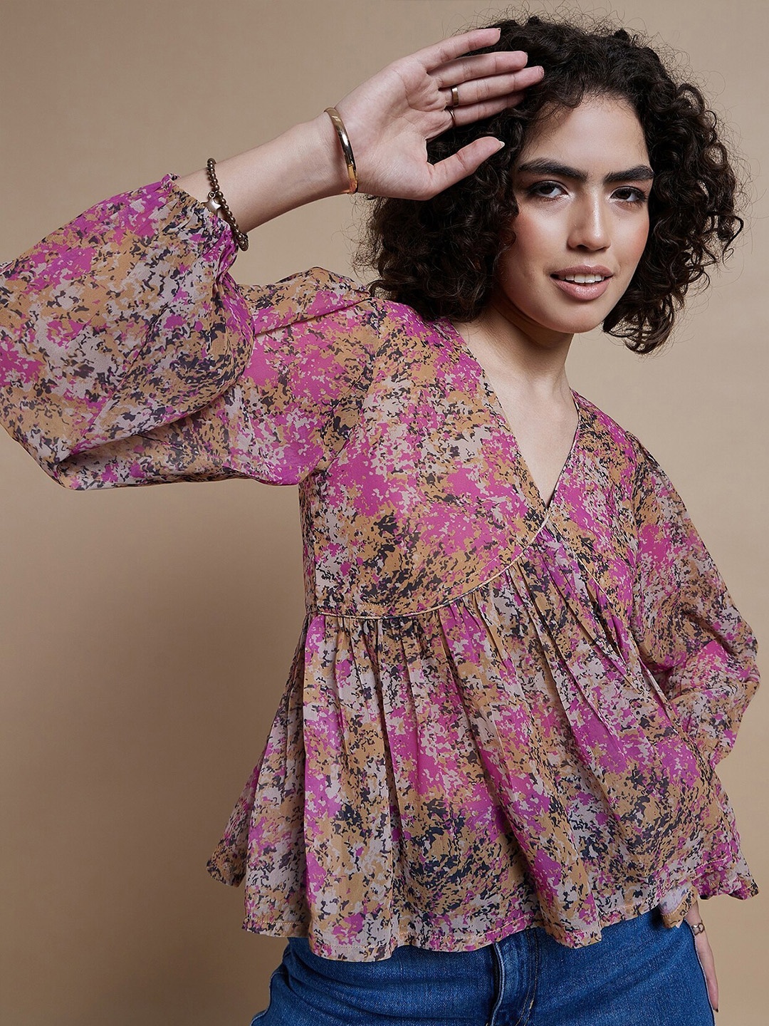 

The Roadster Lifestyle Co Pink Floral Printed Blouson Casual Tops