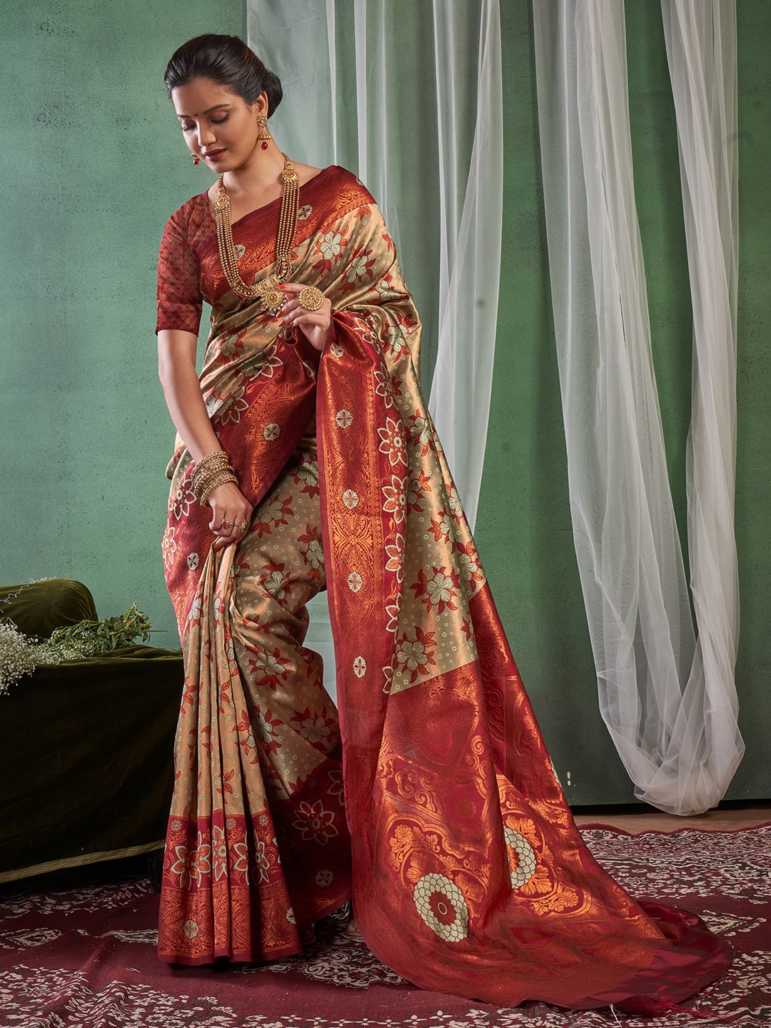 

BESUCHER Floral Woven Design Zari Kanjeevaram Saree, Maroon
