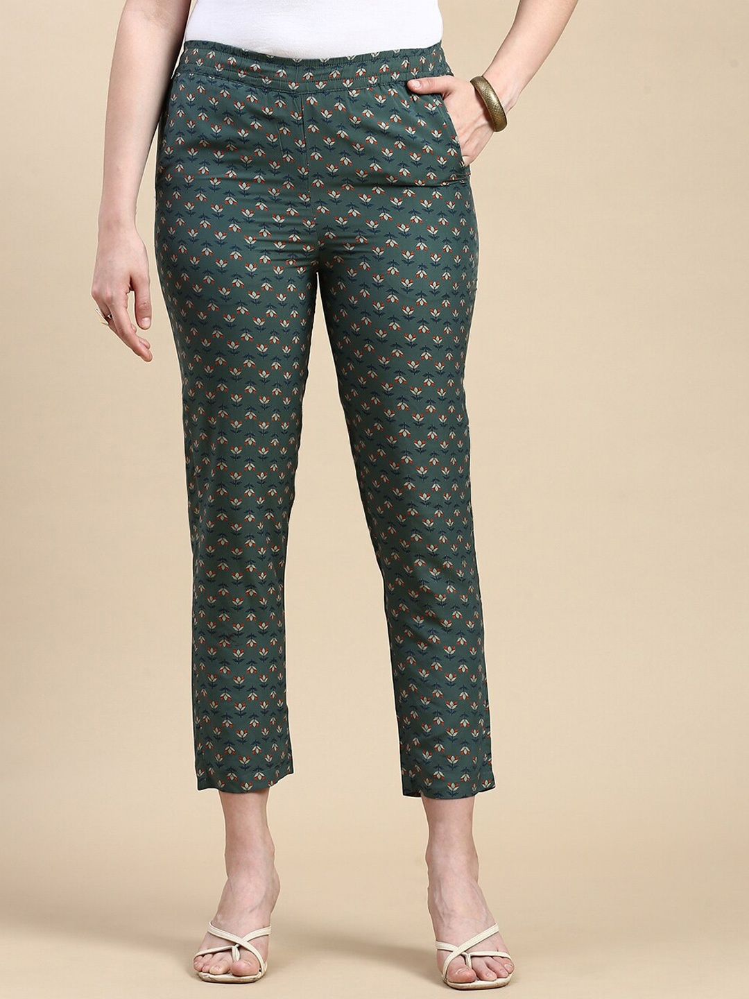 

De Moza Women Ethnic Motifs Printed High-Rise Trousers, Green