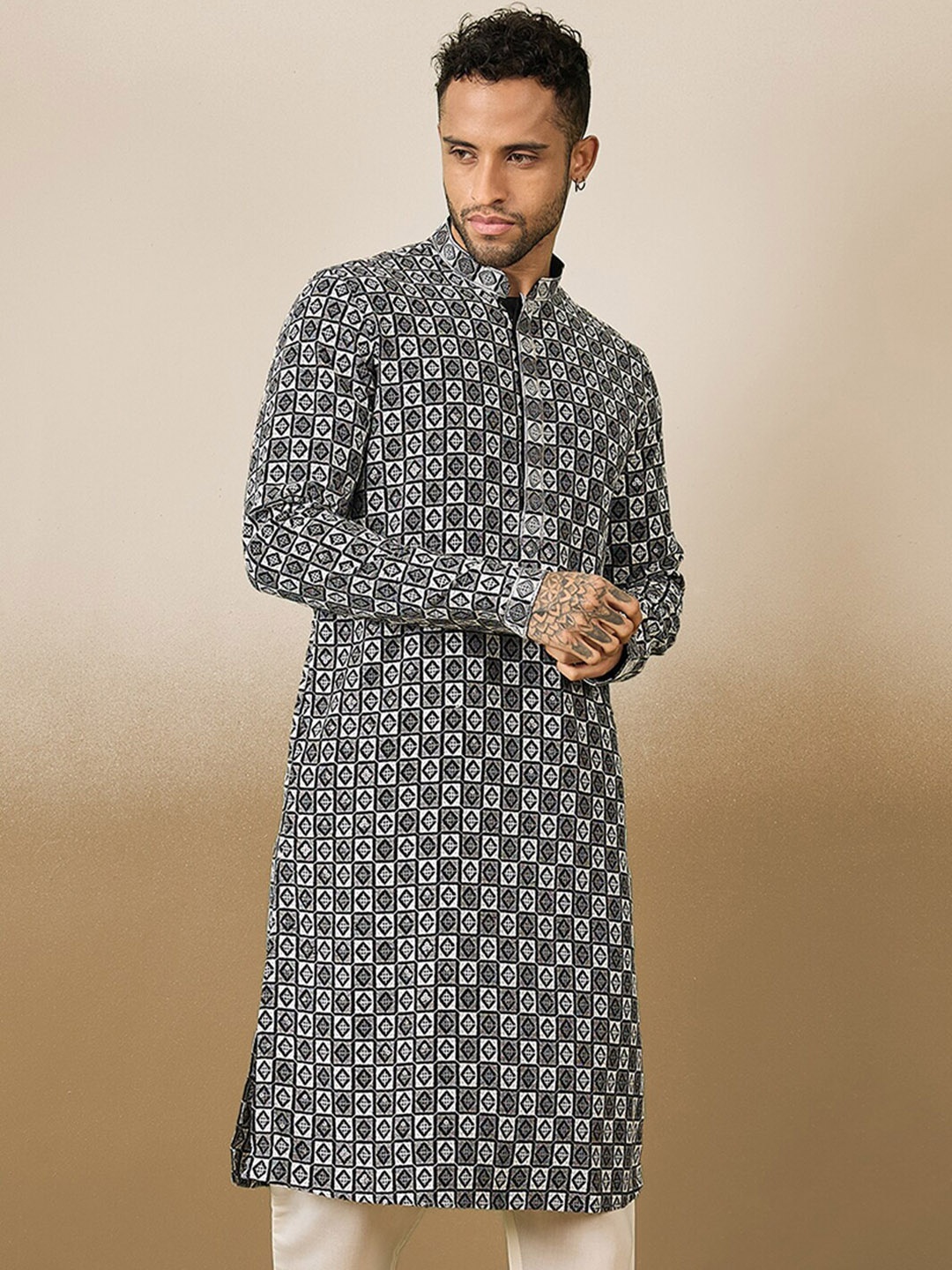 

Sanwara Geometric Printed Chikankari Mandarin Collar Cotton Straight Kurta, Black