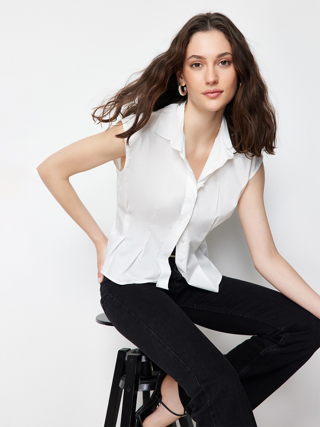

Trendyol Spread Collar Sleeveless Pleats Casual Shirt, Na
