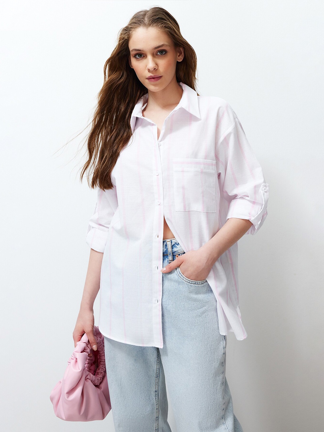 

Trendyol Checked Spread Collar Roll-Up Sleeves Longline Casual Shirt, White