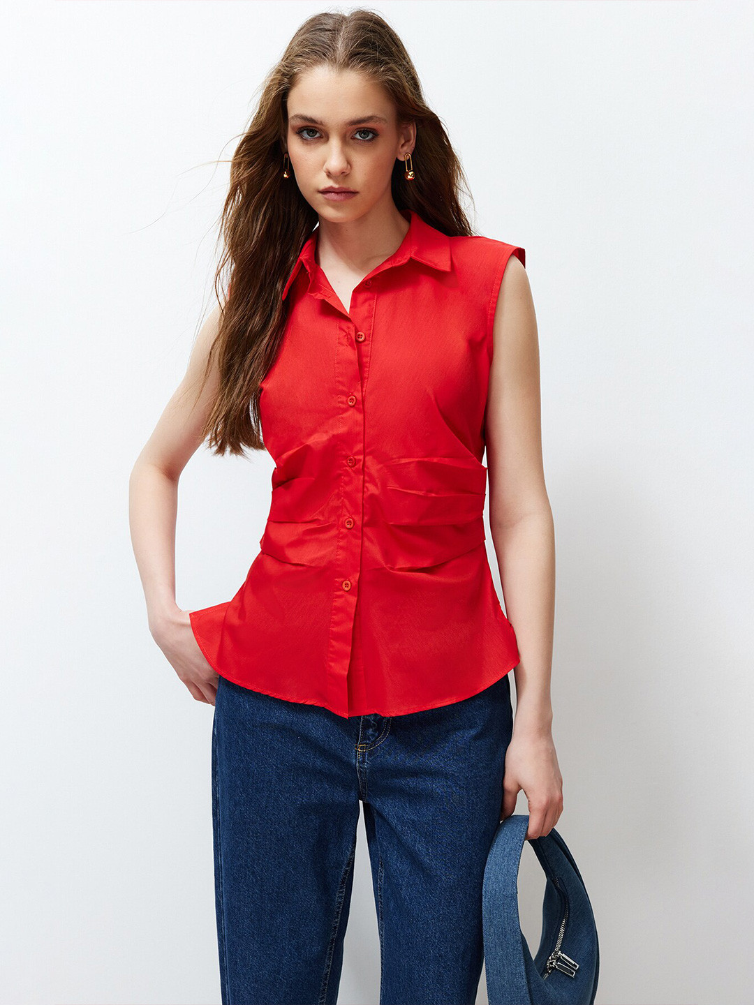 

Trendyol Spread Collar Sleeveless Opaque Casual Shirt, Red