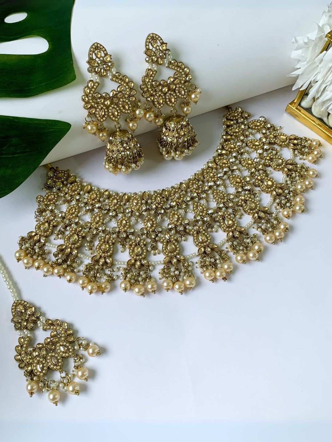 

I Jewels Gold Plated Kundan-Studded & Pearl Beaded Jewellery Set