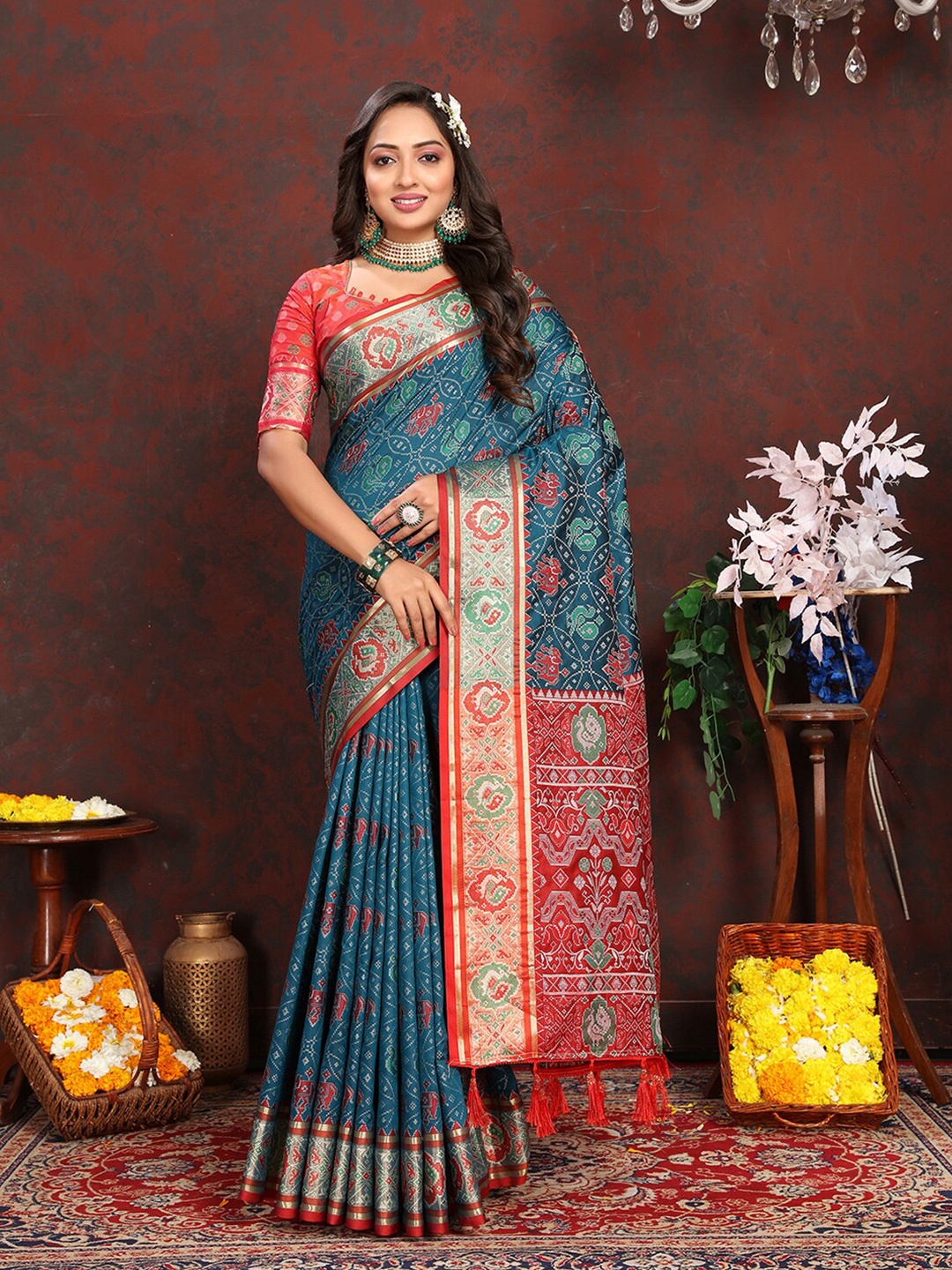 

MARGI DESIGNERS Ethnic Motifs Woven Design Zari Patola Saree, Teal