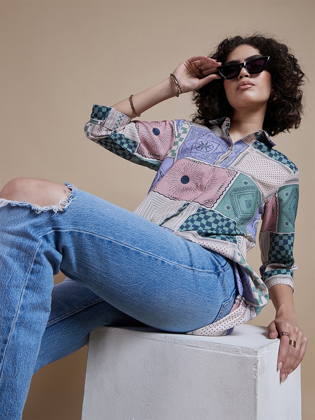 

The Roadster Lifestyle Co. Blue Geometric Printed Casual Shirt