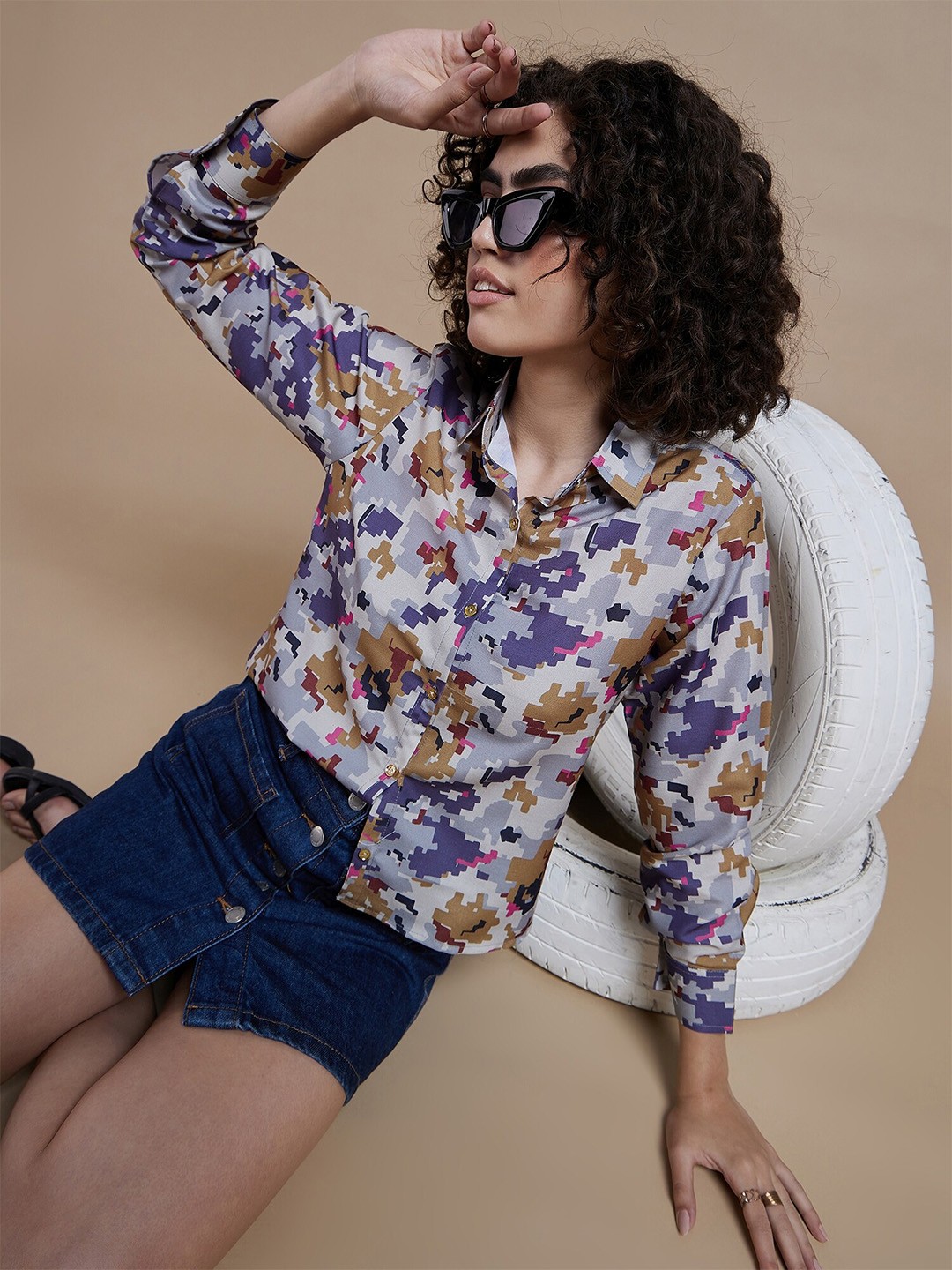 

The Roadster Lifestyle Co. Blue Geometric Printed Casual Shirt