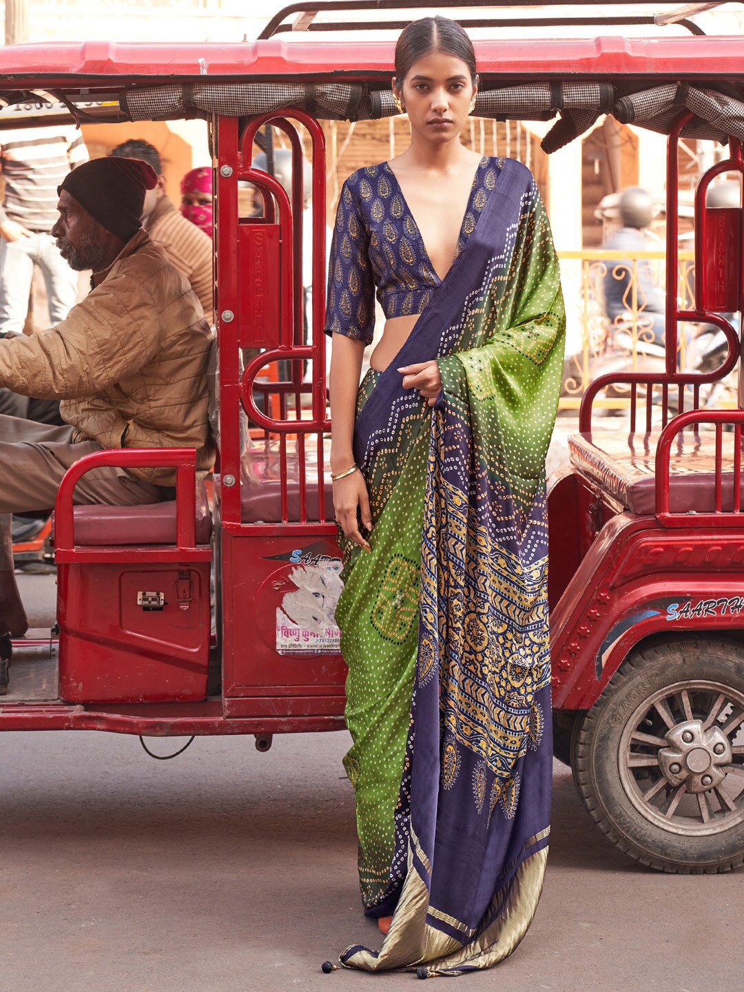 

Saree mall Bandhani Printed Zari Bandhani Sarees, Green