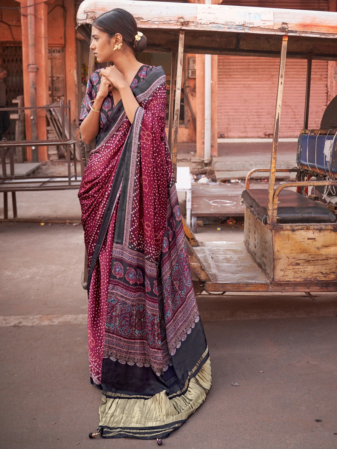 

Saree mall Bandhani Printed Zari Bandhani Sarees, Burgundy