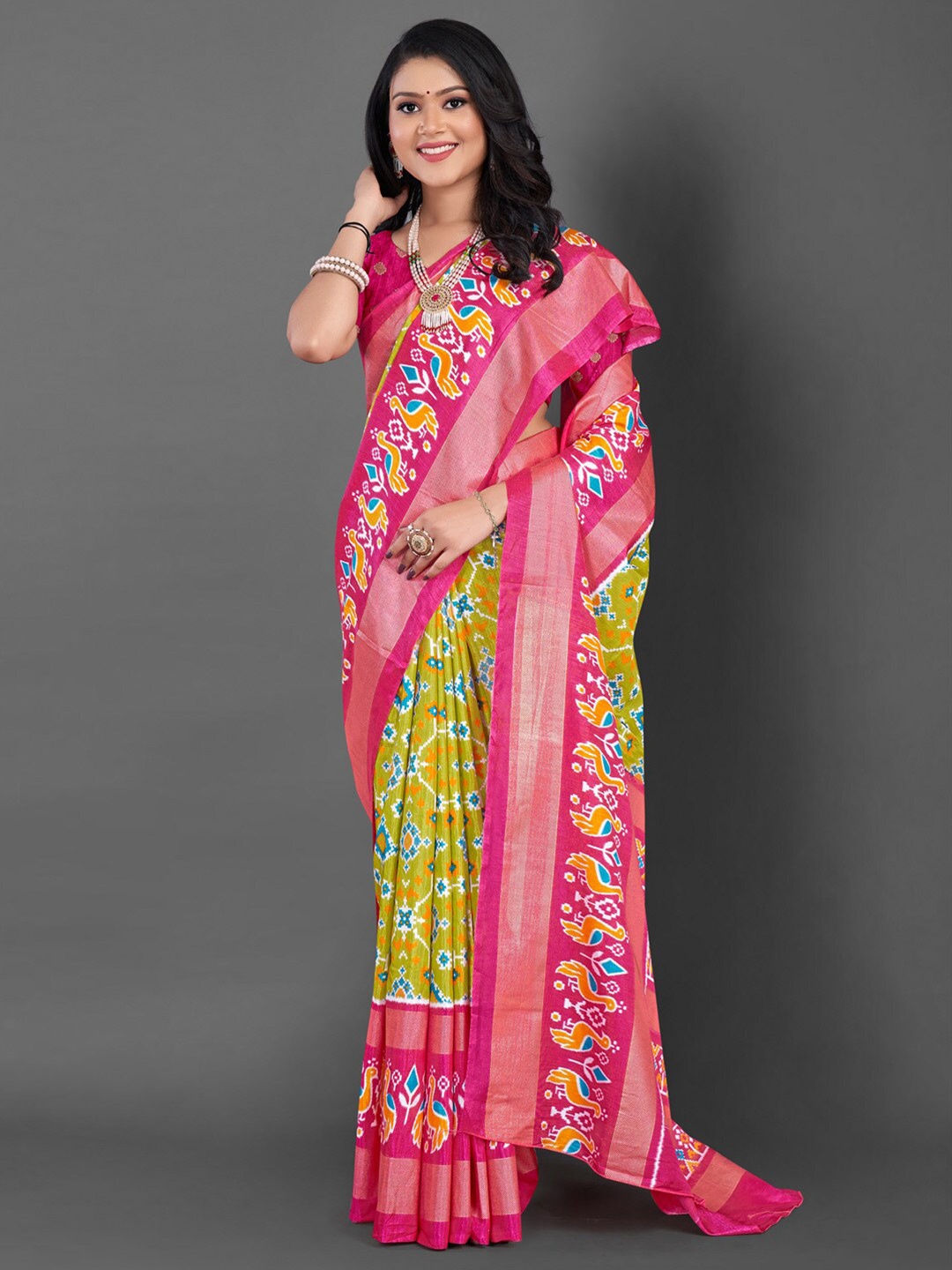 

Mitera Ethnic Motifs Printed Zari Saree, Olive