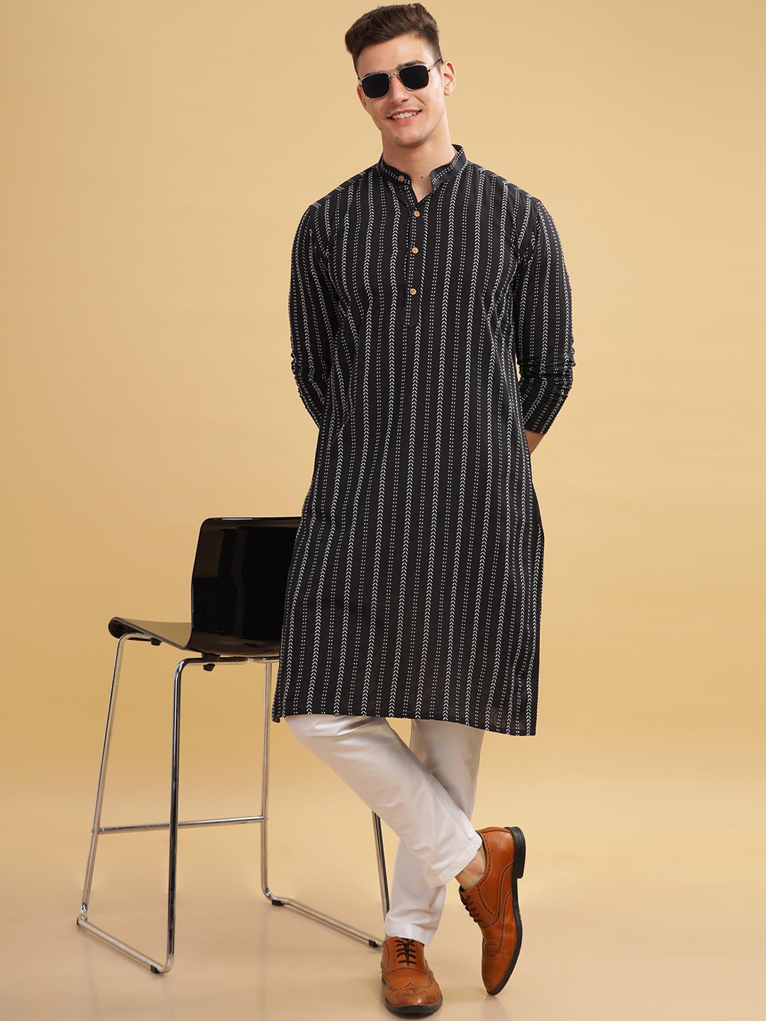 

Anouk Striped Mandarin Collar Cotton Thread Work Kurta, Black