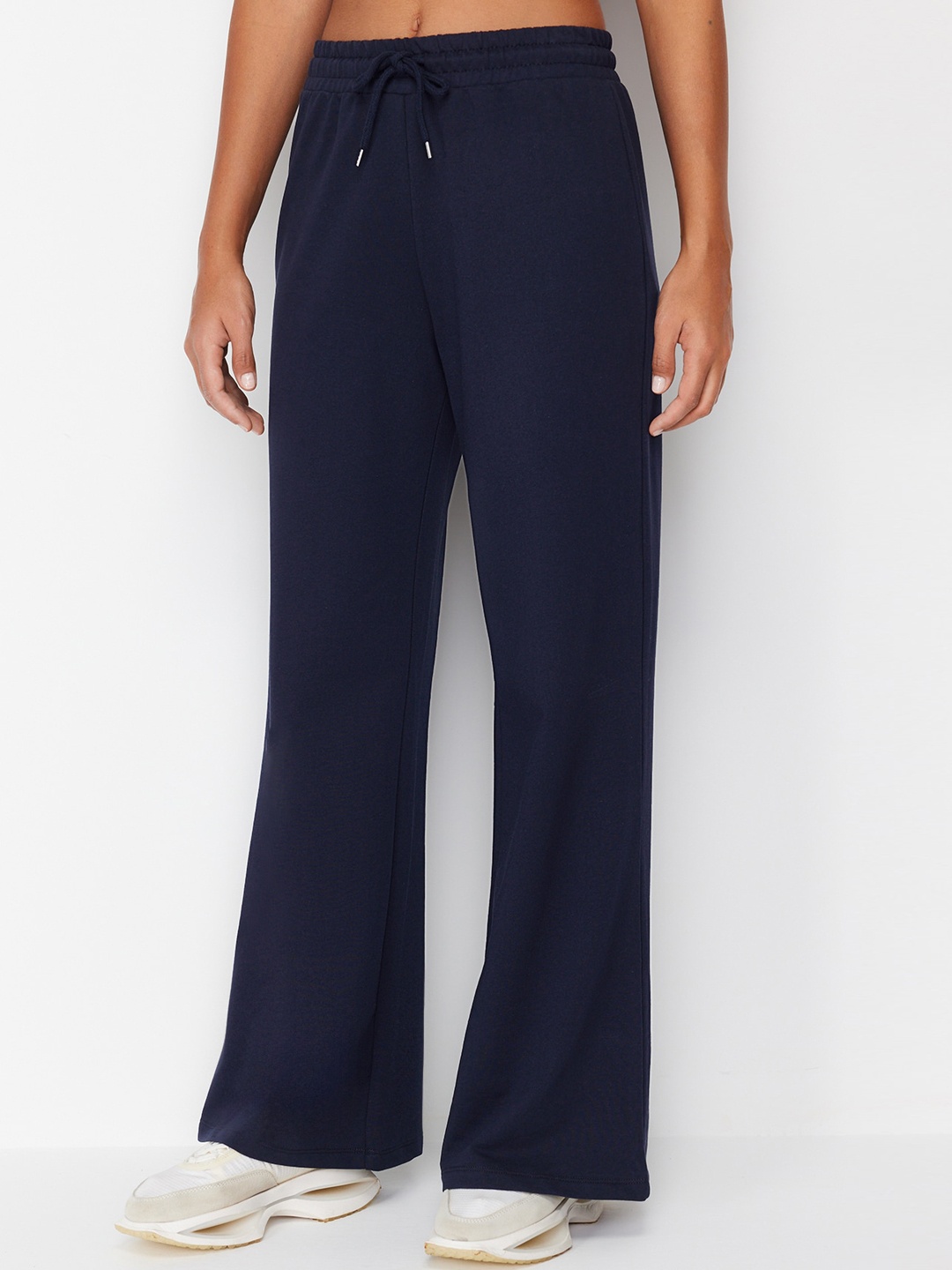 

Trendyol Women Mid-Rise Track Pants, Navy blue