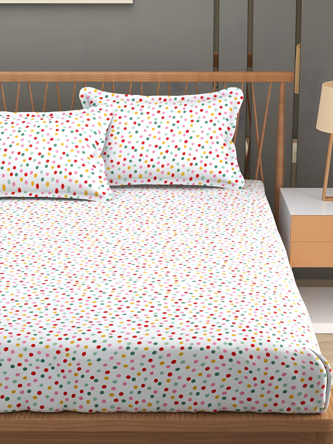

RIDHAAN White & Red Geometric 210 TC King Bedsheet with 2 Pillow Covers