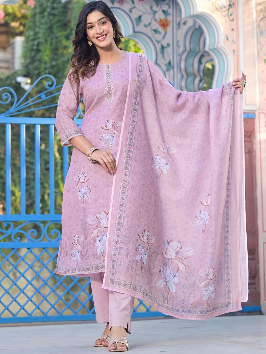 

Label Khoj Ethnic Motifs Embroidered Sequinned Linen Kurta With Trousers & Dupatta, Peach