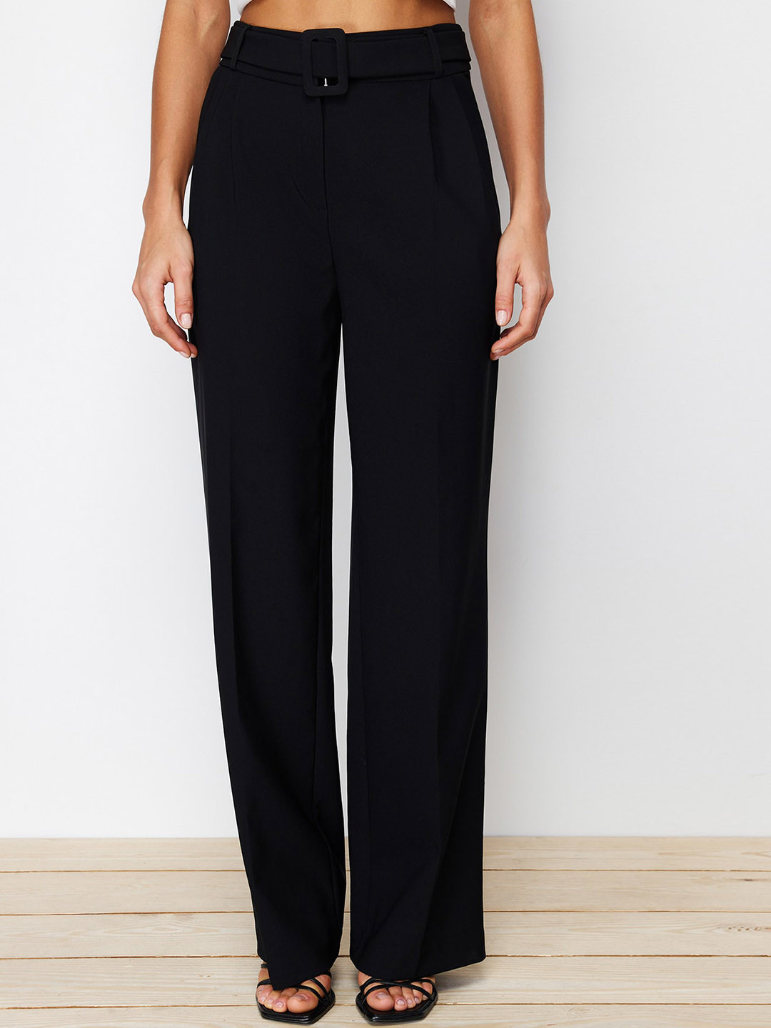 

Trendyol Women Mid-Rise Regular Fit Trousers, Na