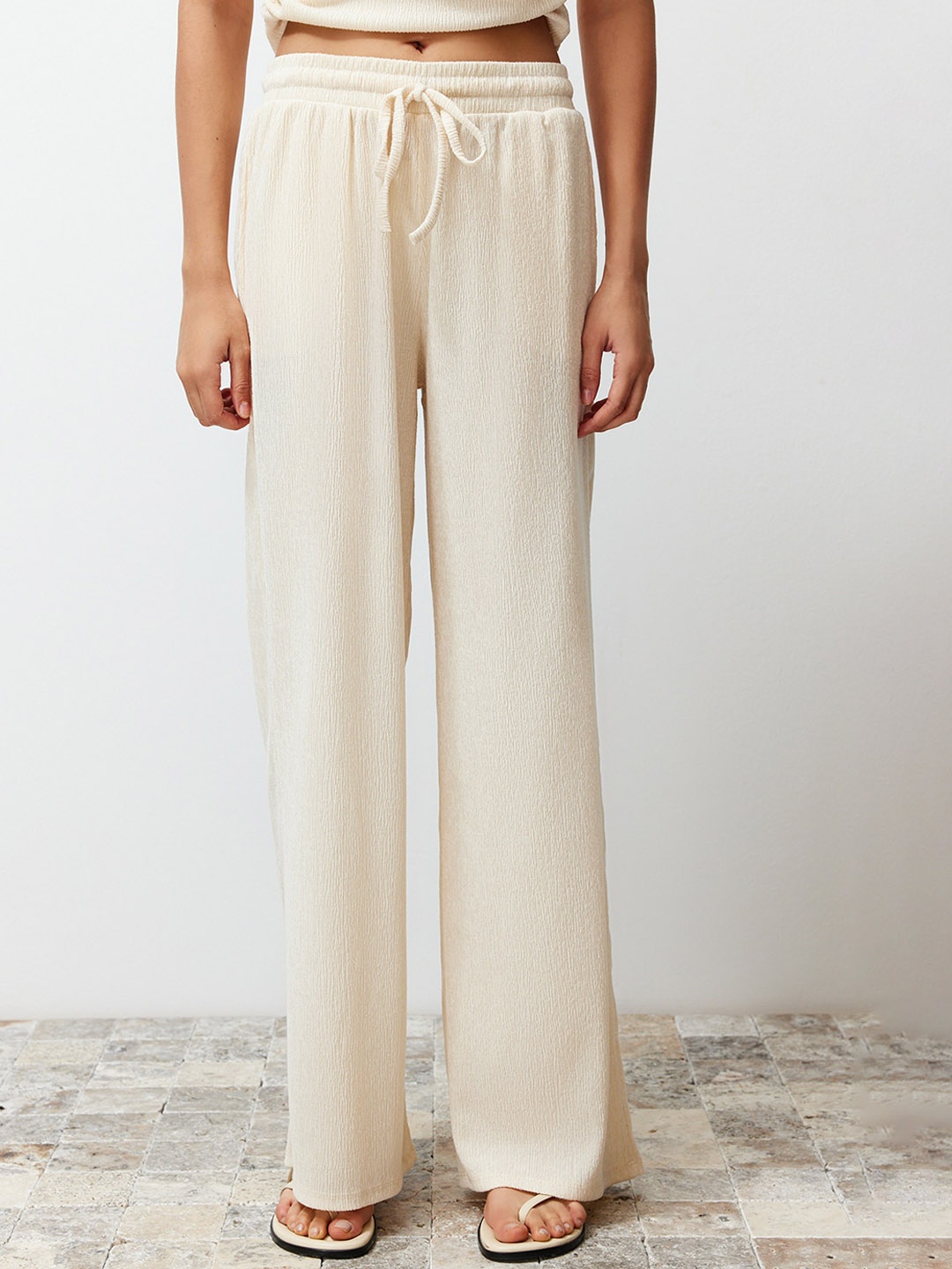 

Trendyol Women Mid-Rise Regular Fit Trousers, Na