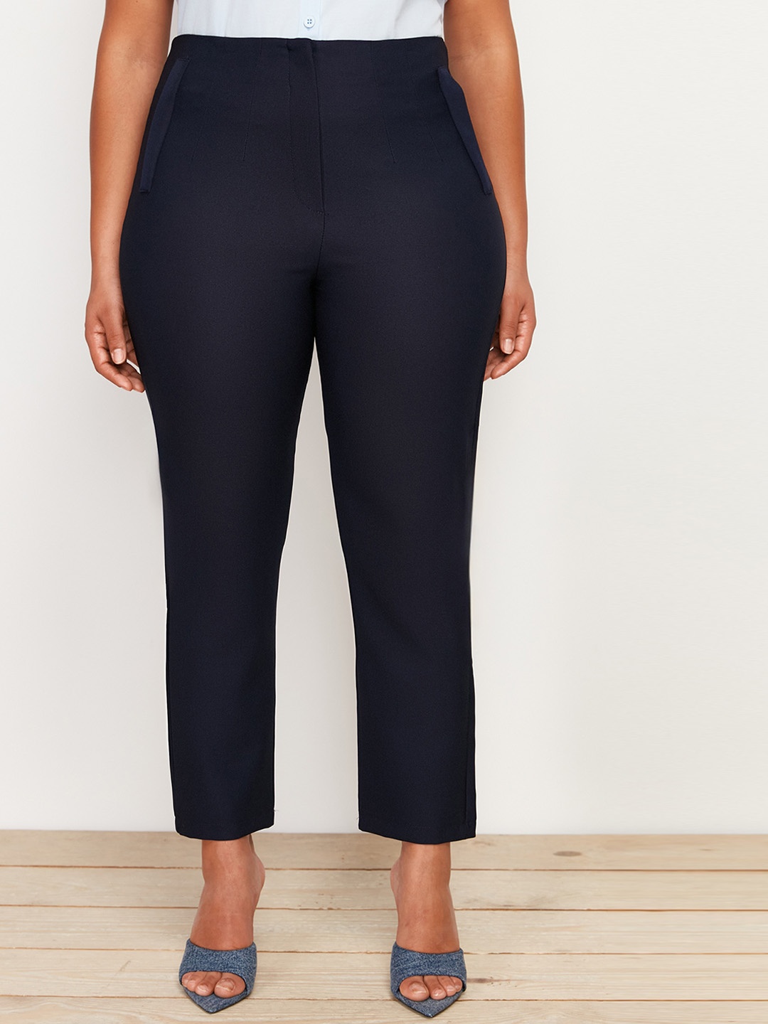 

Trendyol Women Mid Rise Regular Fit Regular Trouser, Navy blue