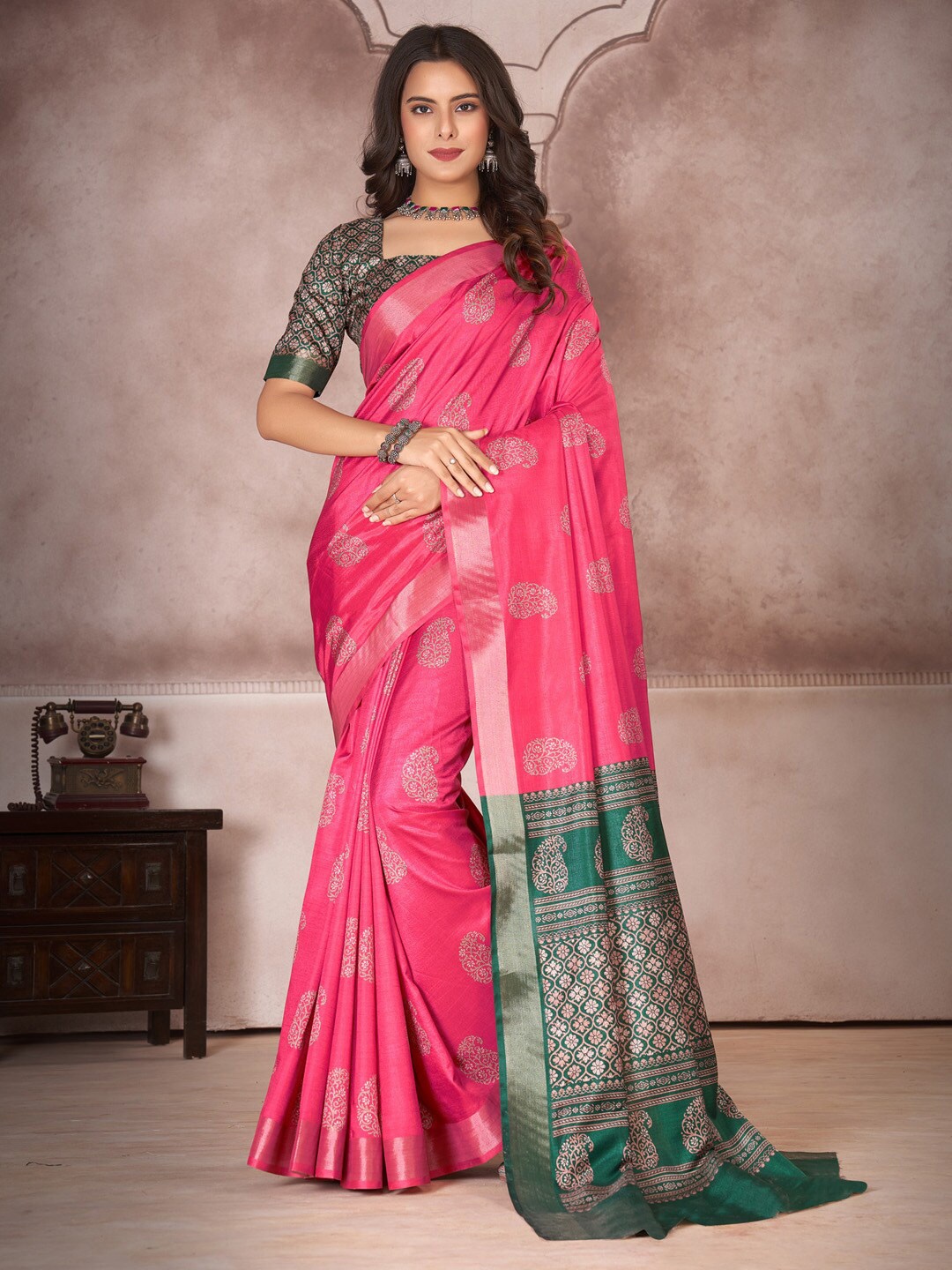 

Mitera Ethnic Woven Design Zari Banarasi Saree, Pink