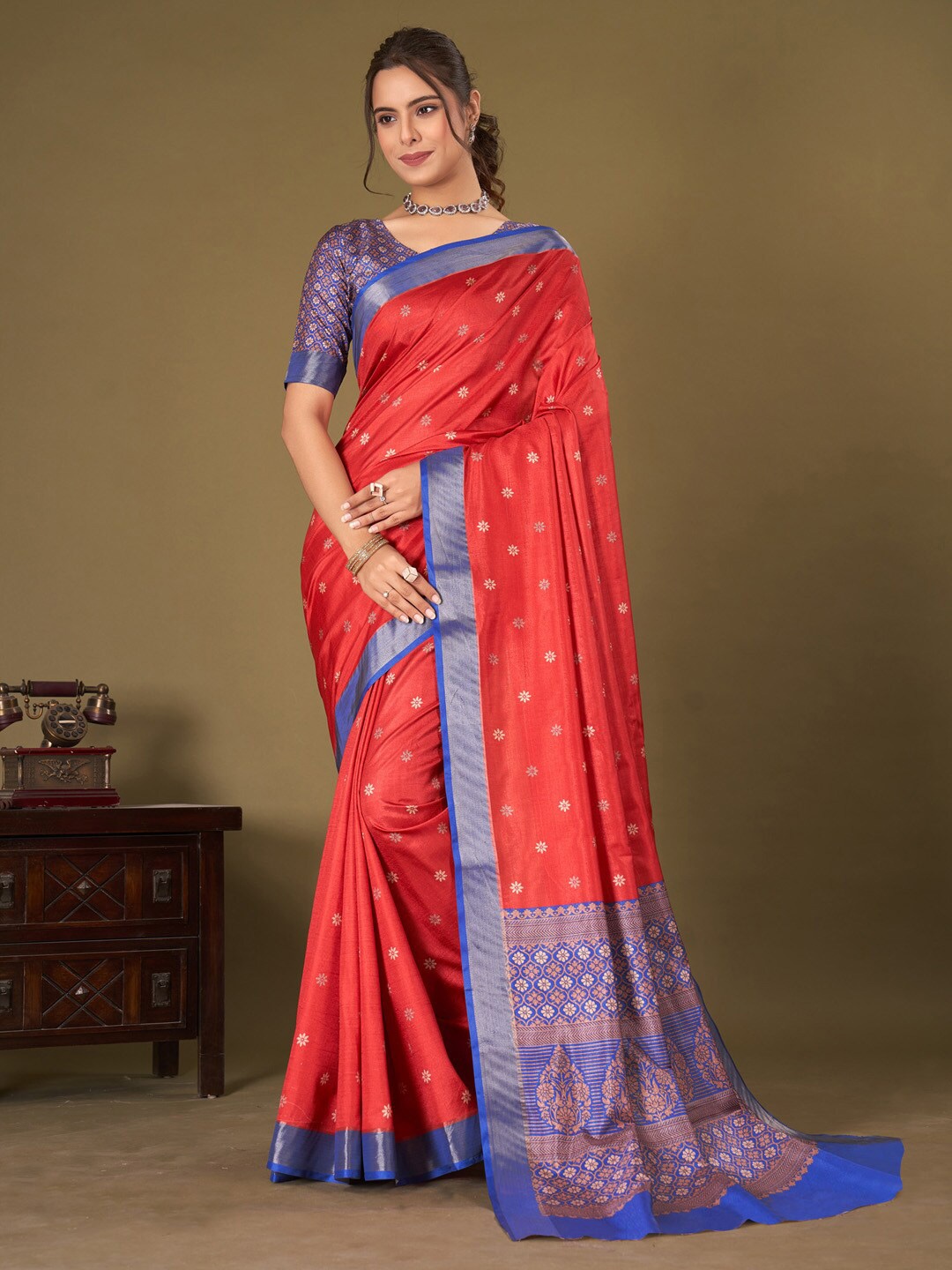 

Mitera Floral Woven Design Zari Banarasi Saree, Red