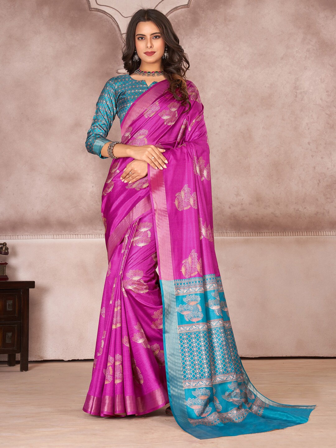 

Mitera Pink Ethnic Motifs Woven Design Zari Banarasi Saree