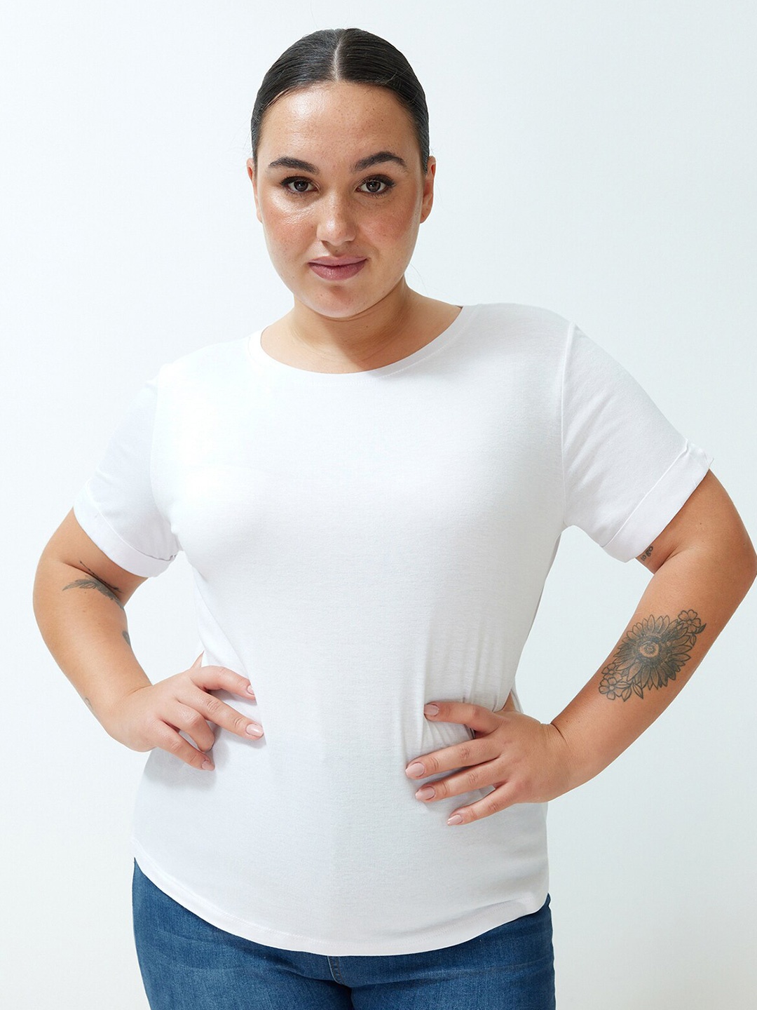 

Trendyol Round Neck Short Regular Fit T-shirt, White